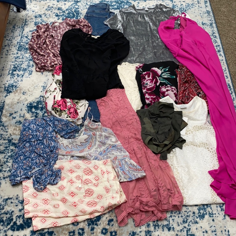 15 piece juniors dress romper clothing lot, some NWT and good brands